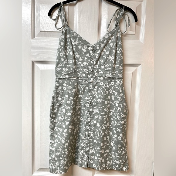 Abercrombie & Fitch Dresses & Skirts - NWOT Abercrombie & Fitch Tie Strap mini dress XS